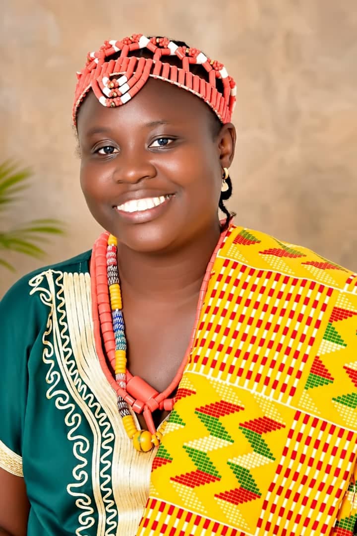 Portrait de Hedjole Dziedzom Essime KANGNI, autrice d'Émotion arc-en-ciel